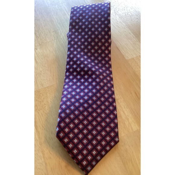 IZOD Designer Blue Red Geometric Men’s Necktie Tie 100%‎ Silk - Picture 2 of 5